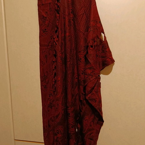 Pashmina with fringes lightly used in good condition