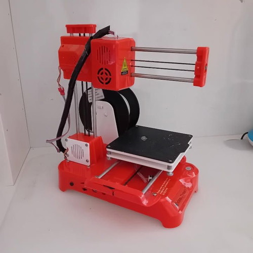 Easythreed K7 Mini 3D Printer used with small wear on printer bed