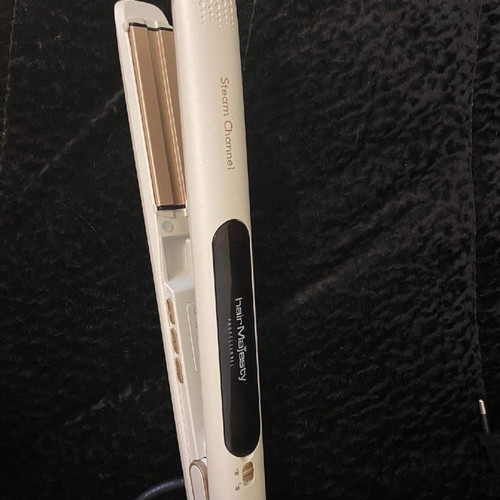 Hair Majesty Steam Chanel hair straightener like new, white