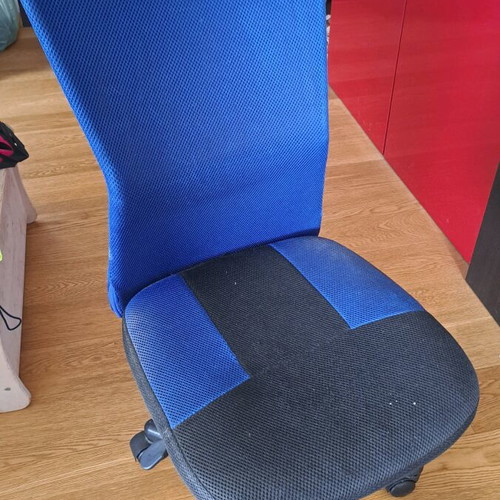 Blue children's office chair used with wheels