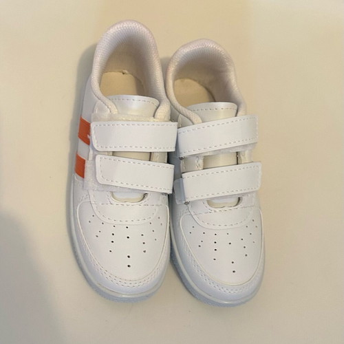 Sneakers new size 31, white with orange details, athletic style