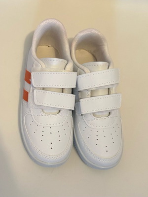 Sneakers καινούργια νούμερο 31, άσπρα με πορτοκαλί λεπτομέρειες, αθλητικά