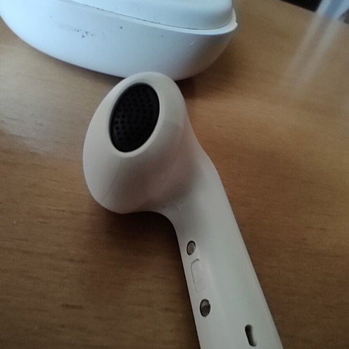 QCY AilyBuds E20 wireless earbuds used, battery weak