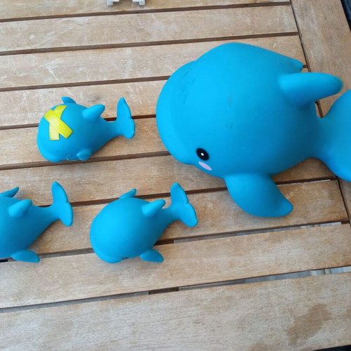 Baby bath toys used, pack with mama and baby whales