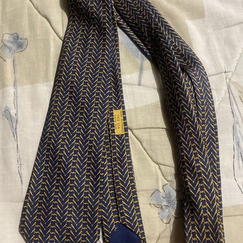 Hermès silk tie with classic gold chain pattern on blue background like new