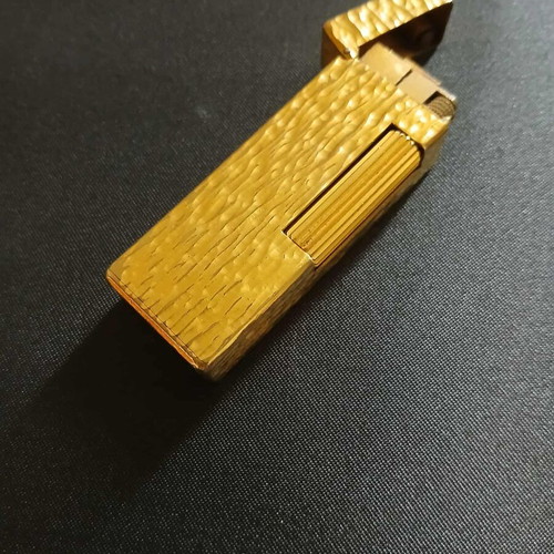 Dunhill Rollagas lighter used with goldplated finish and embossed design