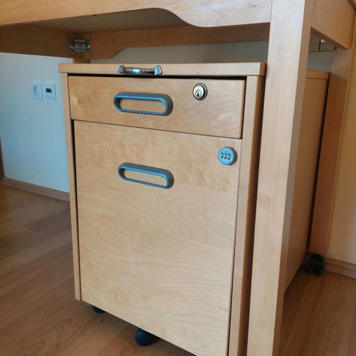 Wooden desk like new with drawers and wheels