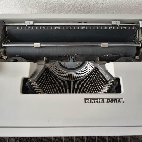 Olivetti Dora typewriter used, 1971, functional with Greek keyboard