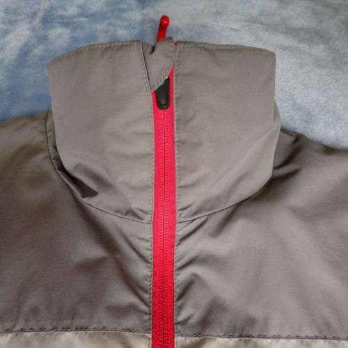 Nike windbreaker jacket like new, red and grey, size M