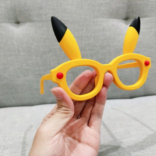 Pikatchu glasses like new, toy