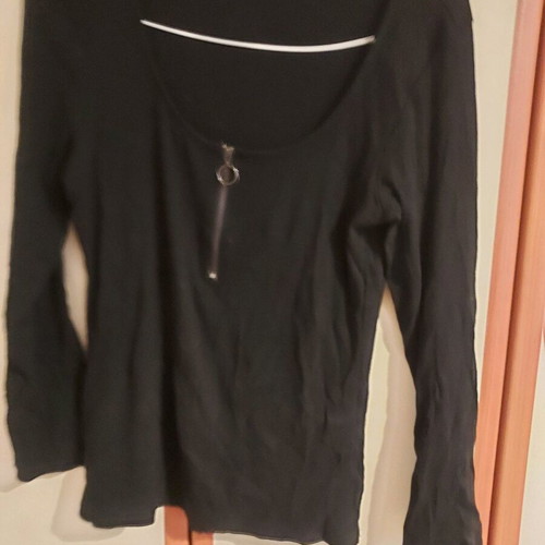 Elastic blouse used with decorative zipper, size L