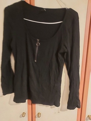 Elastic blouse used with decorative zipper, size L