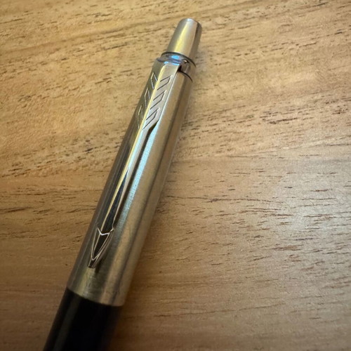 Parker pen in silver and black, like new