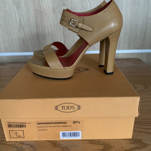 Tod's leather sandals new with red interior details