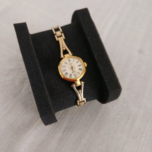 Vintage women's watch like new, quartz, 22 mm diameter