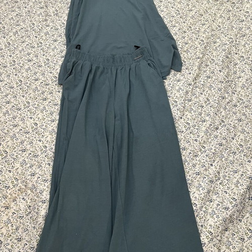 Noobas set woman’s like new, size medium-large, black multicolor