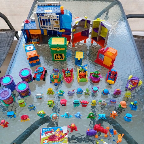 Super Zings large set with 43 heroes and accessories like new