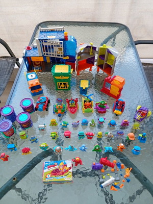 Super Zings large set with 43 heroes and accessories like new