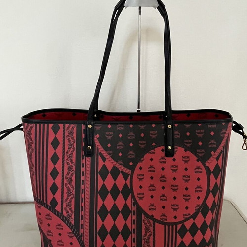 MCM Anya shoulder bag like new, red
