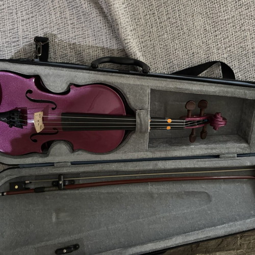 Violin used for child with student case