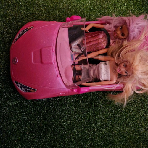 Αμάξι Barbie μεταχειρισμένο κάμπριο μαζί με Barbie