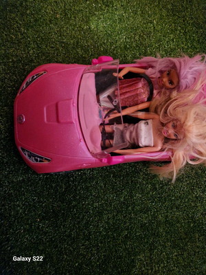 Αμάξι Barbie μεταχειρισμένο κάμπριο μαζί με Barbie