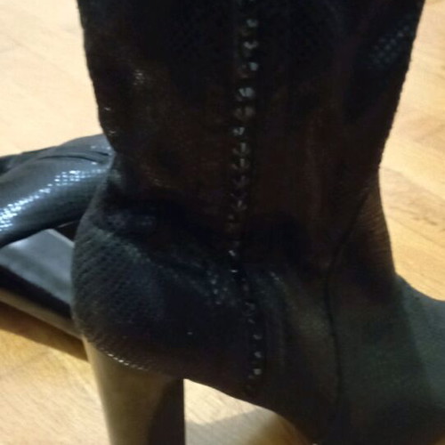 Boots size 38 over the knee like new, black with 9 cm heel