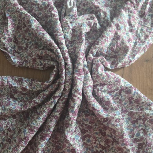 Floral blouse like new, one size, colorful