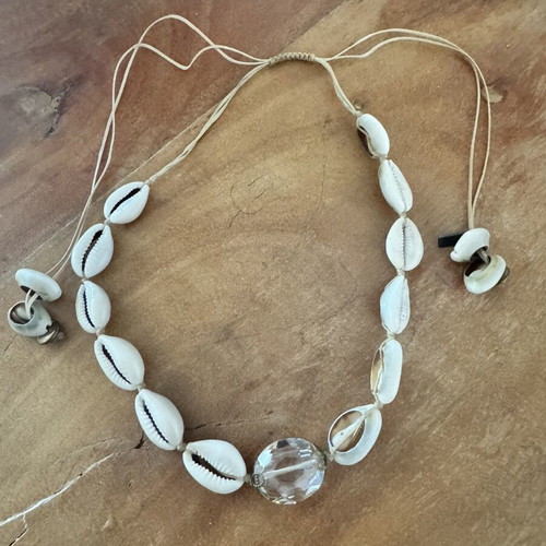 Choker handmade Xdx with crystal in the middle like new, white