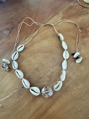 Choker handmade Xdx with crystal in the middle like new, white