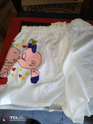 Μποξεράκι λευκό με χρωματιστό σχέδιο στη δεξιά πλευρά νέο