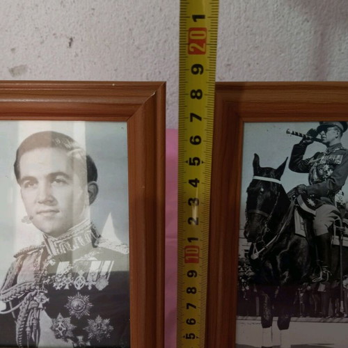 Old picture frames like new with kings set