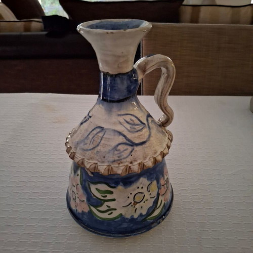 Clay jug used in blue, light blue and white colors