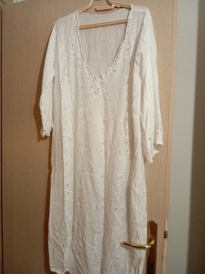 White long kaftan with embroidery and shiny beads like new