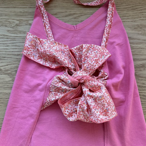 Attrattivo backless top with floral bow, pink, size S