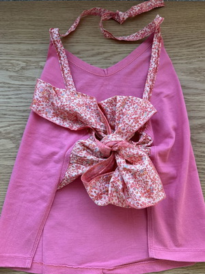 Attrattivo backless top with floral bow, pink, size S