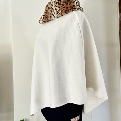 White cape with fur animal print collar like new, one size