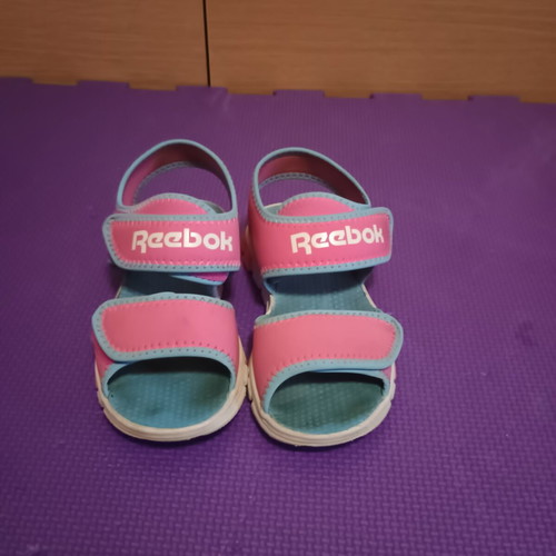 Reebok sandals size 31.5 like new, pink, very comfortable