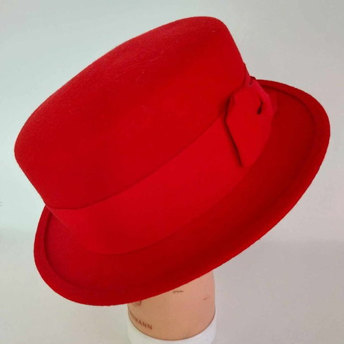 Vintage red women's fedora hat BREITER Munchen like new