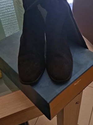 Zara suede over the knee boots black like new, medium heel