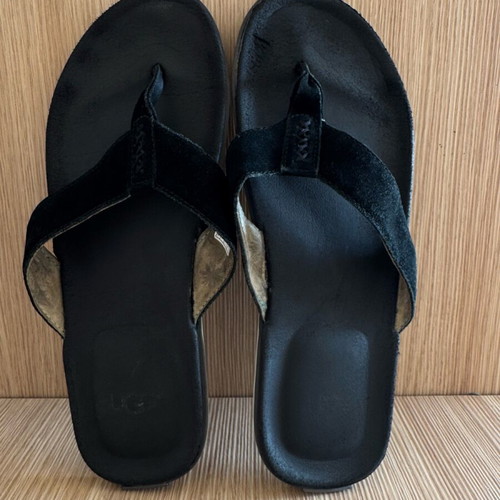 Ugg flip flops used, black size 42