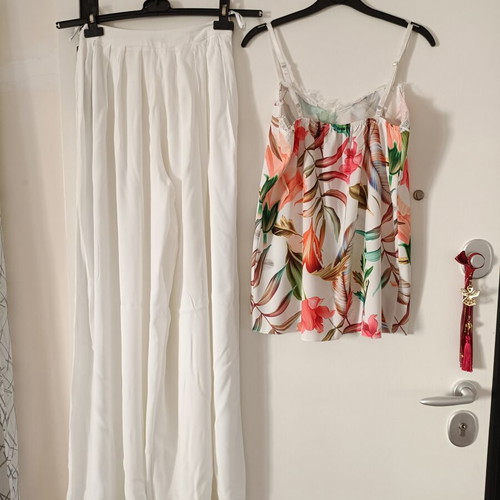 Toi&Moi white wide-leg pants and tropical lingerie top set