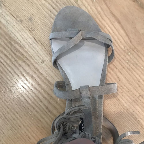 Mango flat suede sandals with fringes size 37 new beige gray