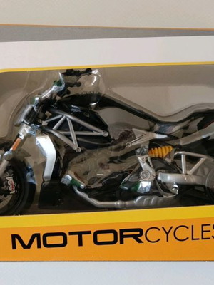 Μινιατούρα Ducati X Diavel S καινούργια σε κλίμακα 1/12