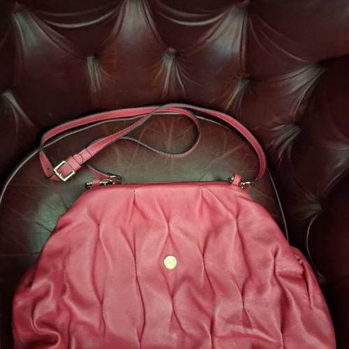 Guy Laroche leather clutch bag like new, pink crossbody