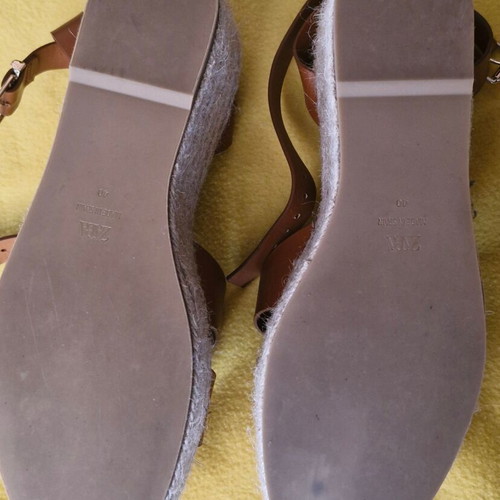 Zara leather sandals size 40 like new