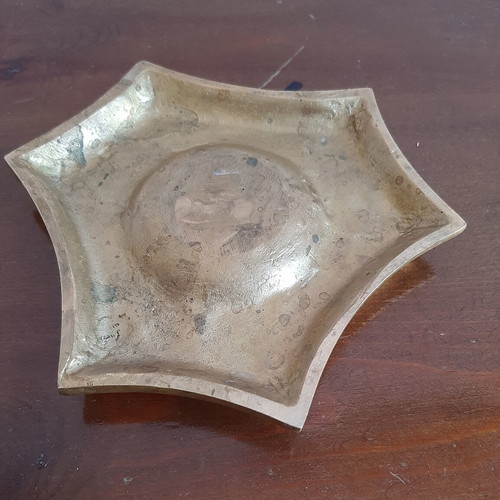 Massive bronze ashtray used, 15x14 cm
