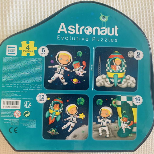 Puzzle set like new with 4 different puzzles