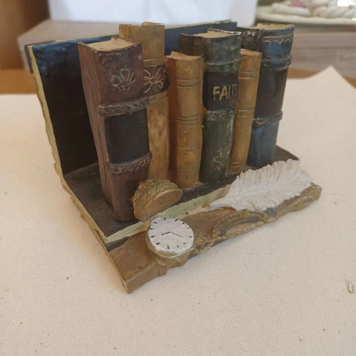 Vintage letter holder made of polyester resin