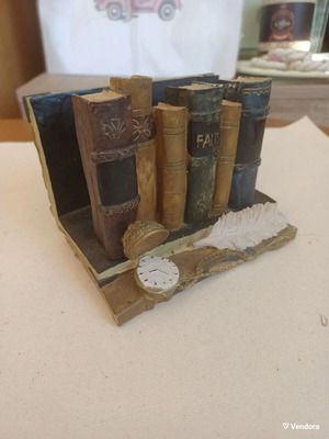 Vintage letter holder made of polyester resin